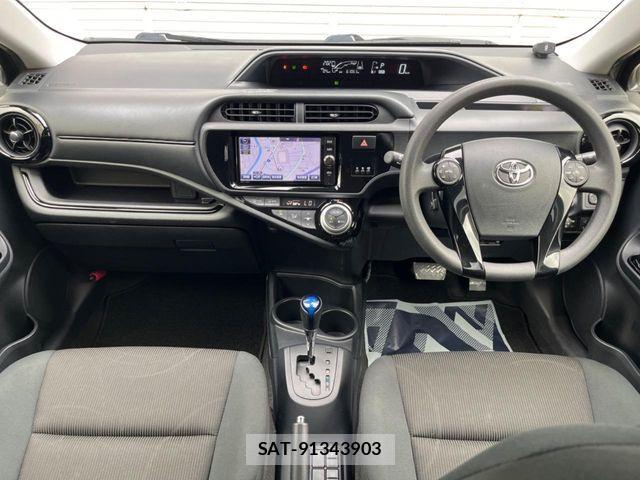 Toyota AQUA 2016-09 8625800-1
