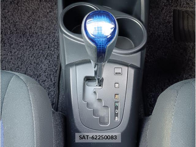 Toyota AQUA 2017-08 8625797-9