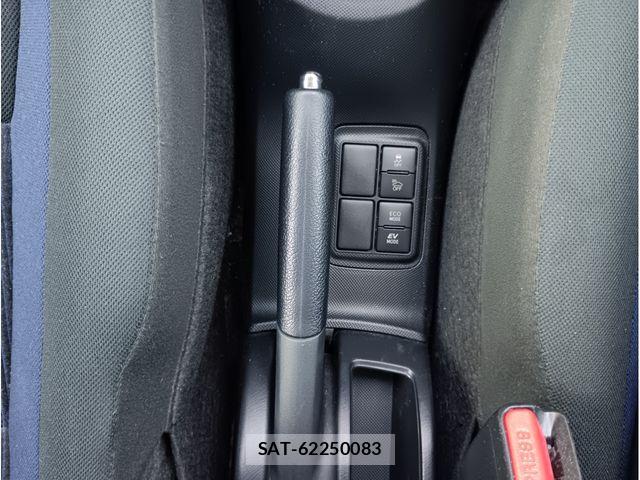 Toyota AQUA 2017-08 8625797-10