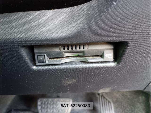 Toyota AQUA 2017-08 8625797-11