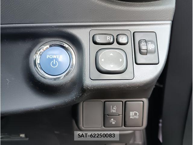 Toyota AQUA 2017-08 8625797-12