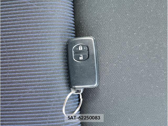 Toyota AQUA 2017-08 8625797-13