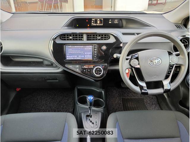 Toyota AQUA 2017-08 8625797-1