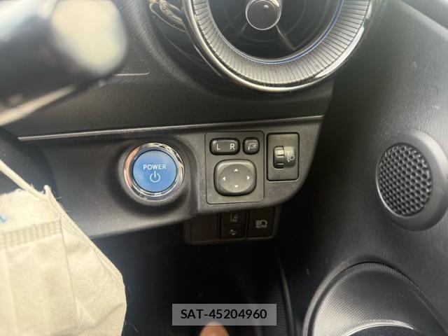 Toyota AQUA 2018-03 8625805-11