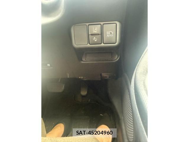 Toyota AQUA 2018-03 8625805-13