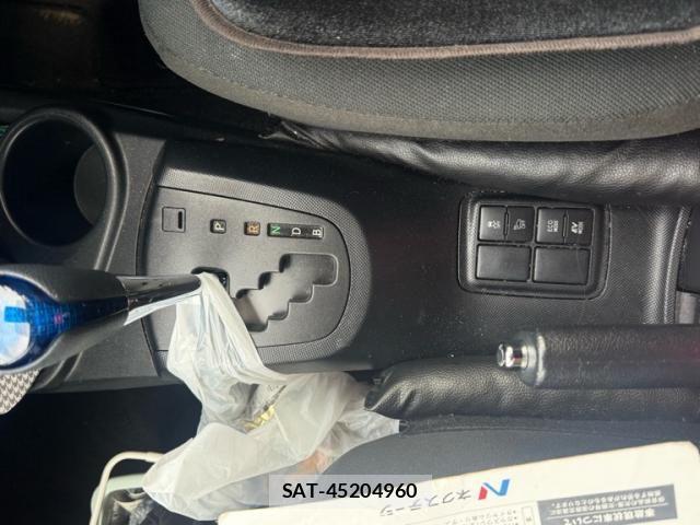 Toyota AQUA 2018-03 8625805-16