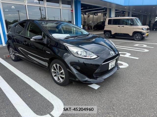 Toyota AQUA 2018-03 8625805-1