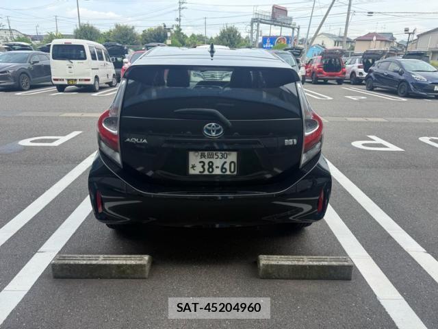Toyota AQUA 2018-03 8625805-2