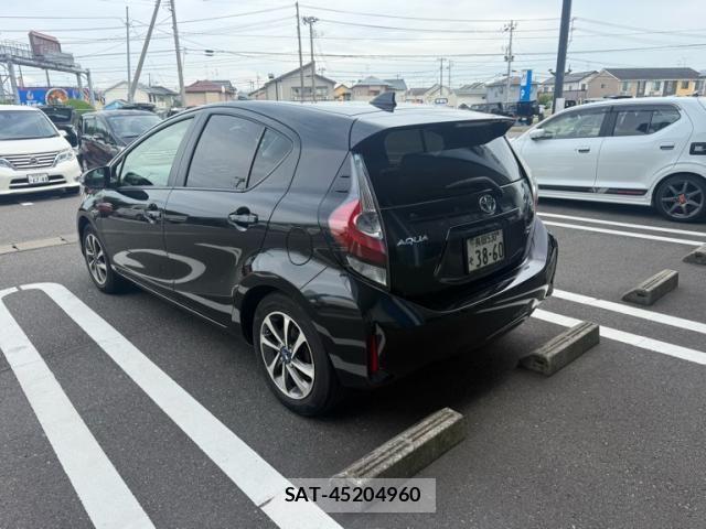 Toyota AQUA 2018-03 8625805-3