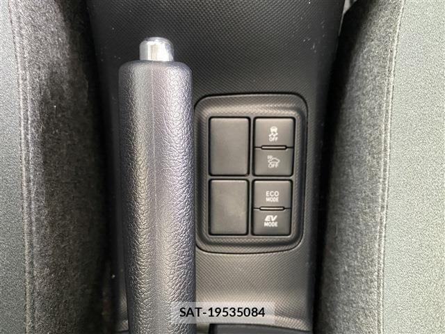 Toyota AQUA 2018-05 8625785-9