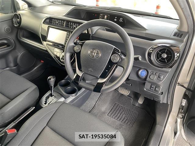 Toyota AQUA 2018-05 8625785-4