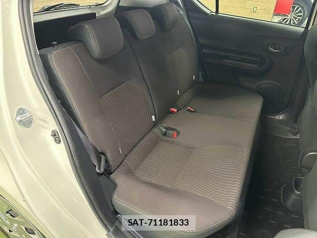 Toyota AQUA 2017-08 8625783-11