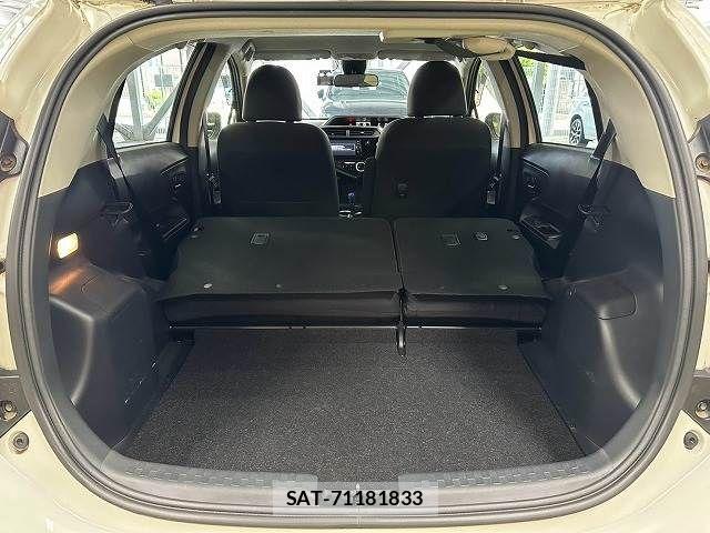 Toyota AQUA 2017-08 8625783-12