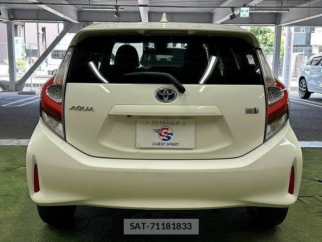 Toyota AQUA 2017-08 8625783-15