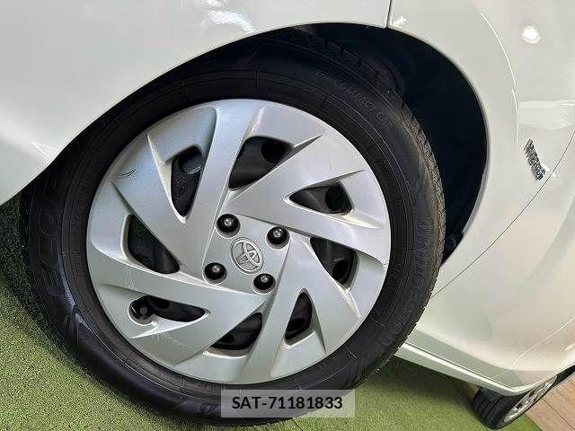 Toyota AQUA 2017-08 8625783-18