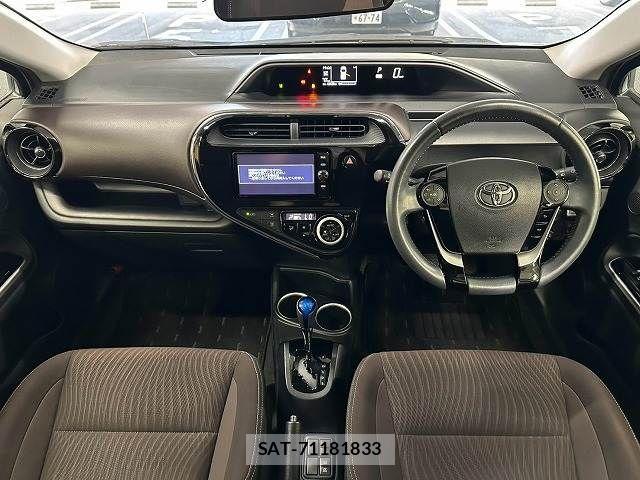 Toyota AQUA 2017-08 8625783-1