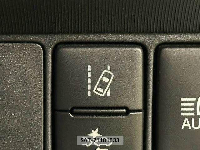 Toyota AQUA 2017-08 8625783-5