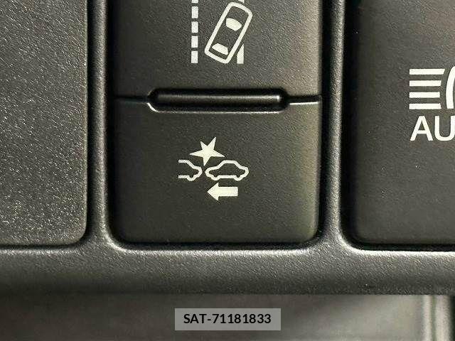 Toyota AQUA 2017-08 8625783-7