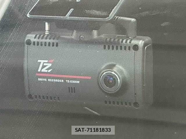 Toyota AQUA 2017-08 8625783-8