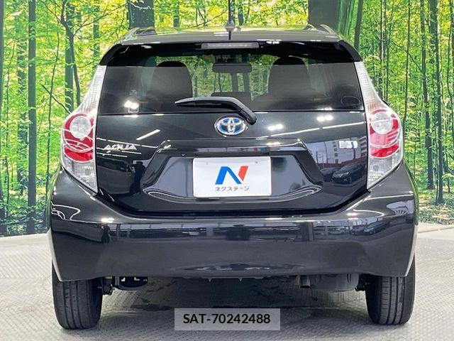 Toyota AQUA 2014-02 8625803-14