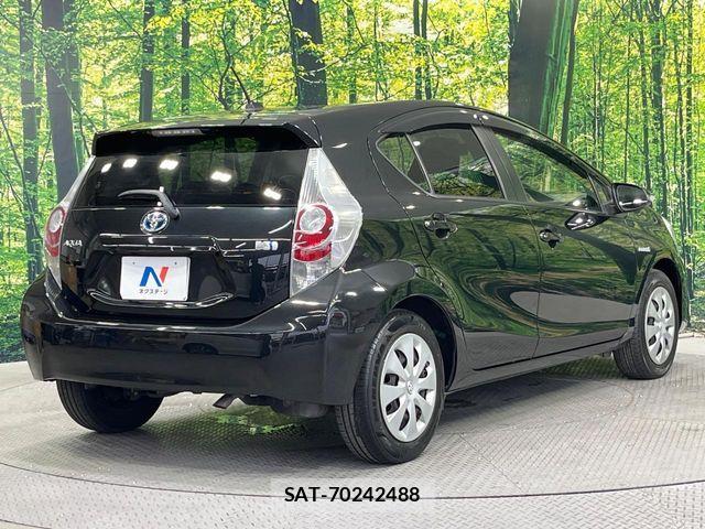 Toyota AQUA 2014-02 8625803-16