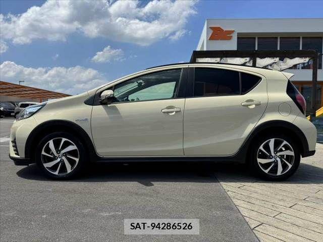 Toyota AQUA 2017-08 8625788-10