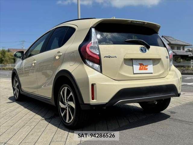 Toyota AQUA 2017-08 8625788-12