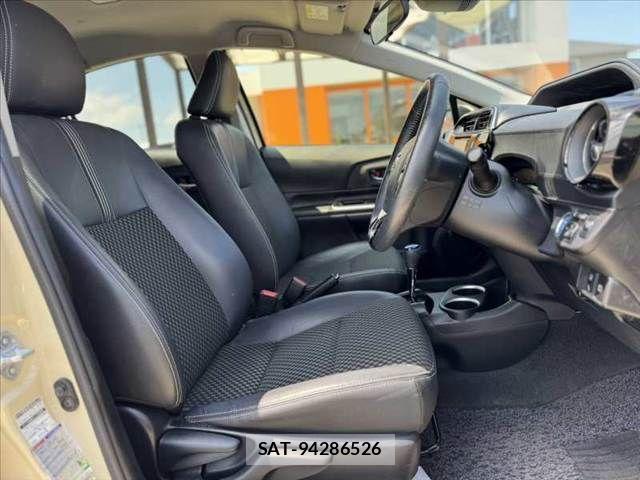 Toyota AQUA 2017-08 8625788-15