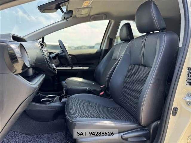 Toyota AQUA 2017-08 8625788-16