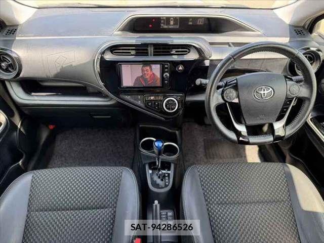 Toyota AQUA 2017-08 8625788-1