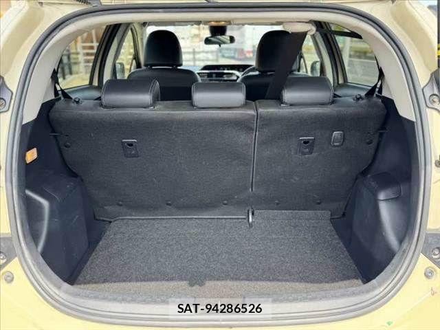 Toyota AQUA 2017-08 8625788-19