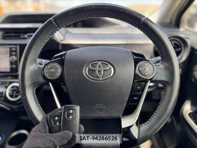 Toyota AQUA 2017-08 8625788-6