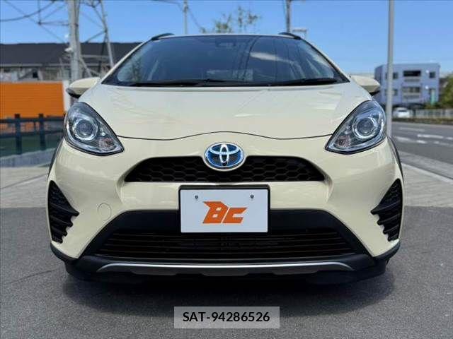 Toyota AQUA 2017-08 8625788-8