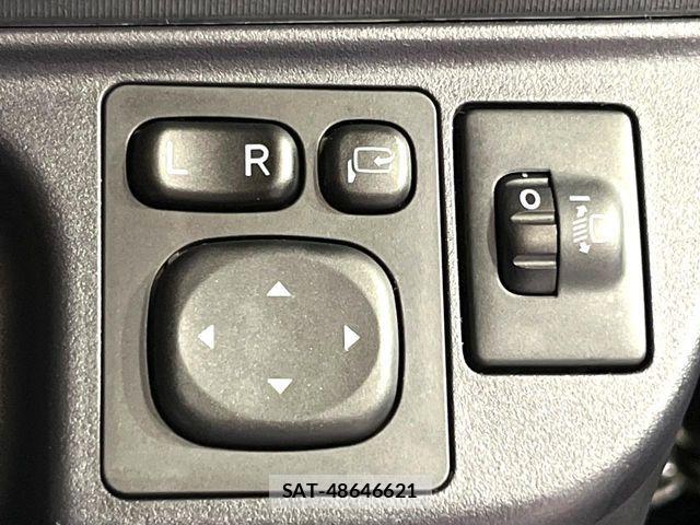 Toyota AQUA 2016-08 8625793-5