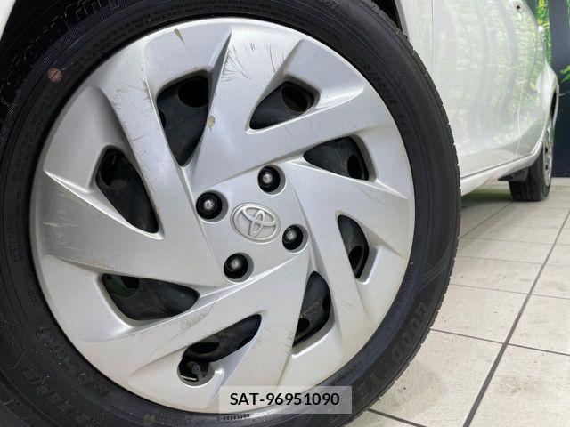 Toyota AQUA 2016-04 8625801-12