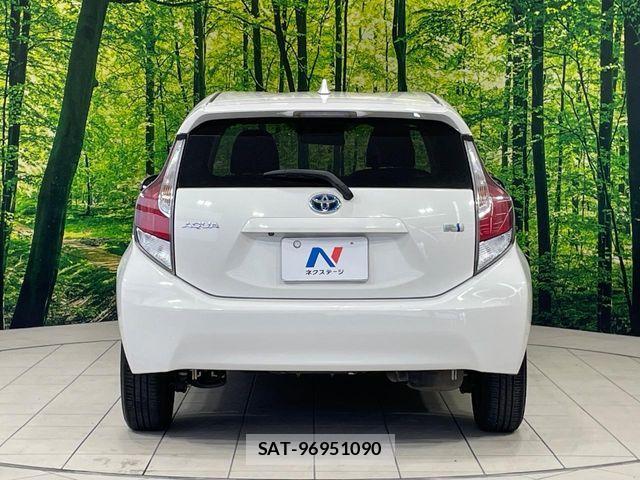 Toyota AQUA 2016-04 8625801-14