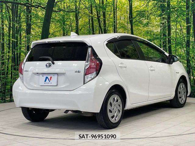 Toyota AQUA 2016-04 8625801-16