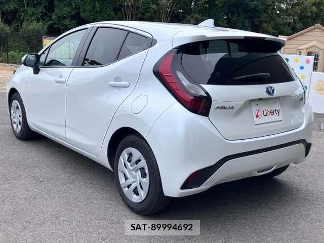 Toyota AQUA 2021-08 8625775-13