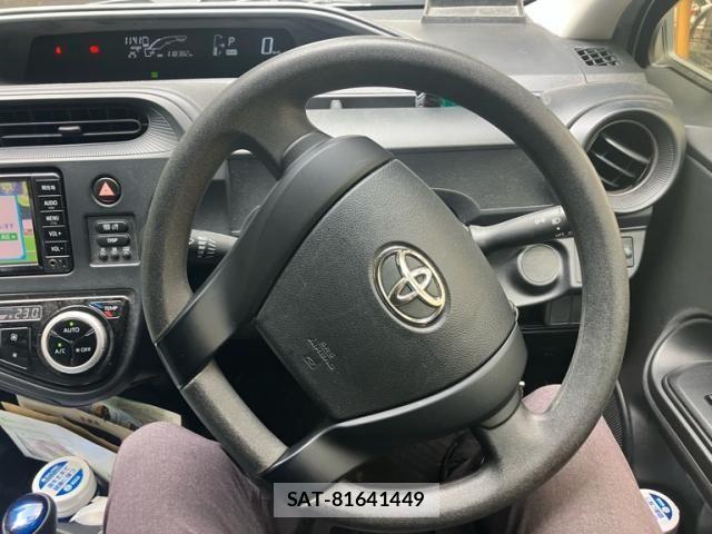 Toyota AQUA 2017-09 8625814-11