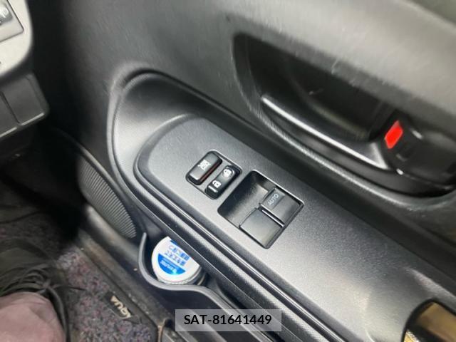 Toyota AQUA 2017-09 8625814-12