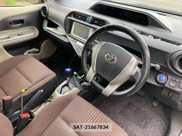 Toyota AQUA 2012-04 8625819-9