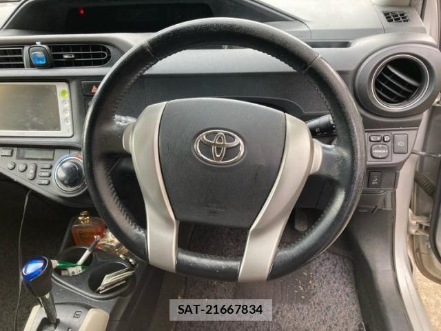 Toyota AQUA 2012-04 8625819-13