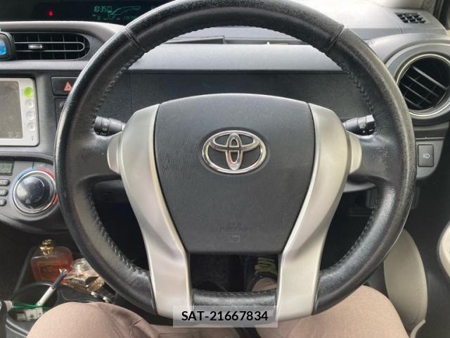 Toyota AQUA 2012-04 8625819-15