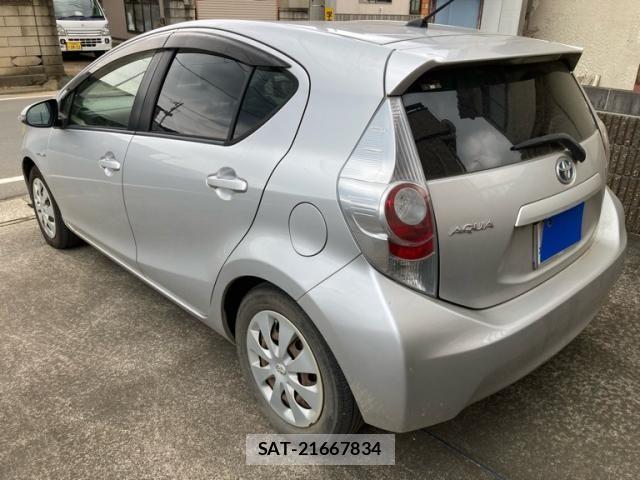 Toyota AQUA 2012-04 8625819-3