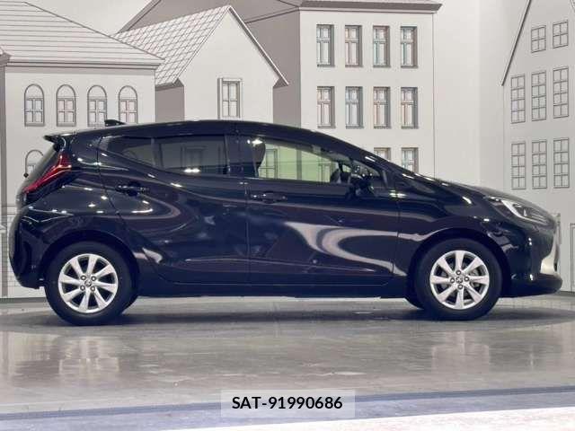 Toyota AQUA 2021-11 8625766-9