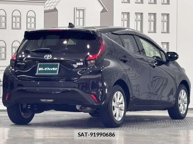 Toyota AQUA 2021-11 8625766-8