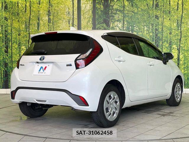Toyota AQUA 2023-07 8625767-16