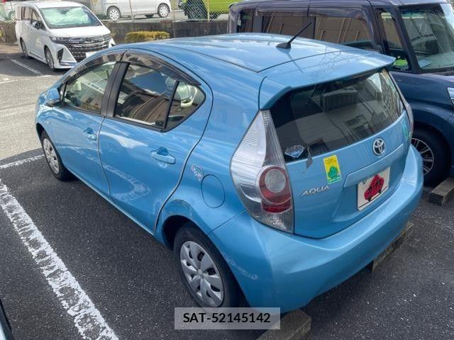 Toyota AQUA 2013-04 8665801-2