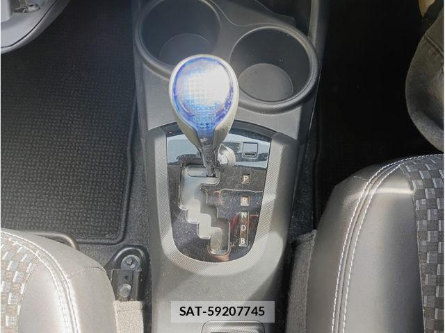 Toyota AQUA 2015-01 8657982-11