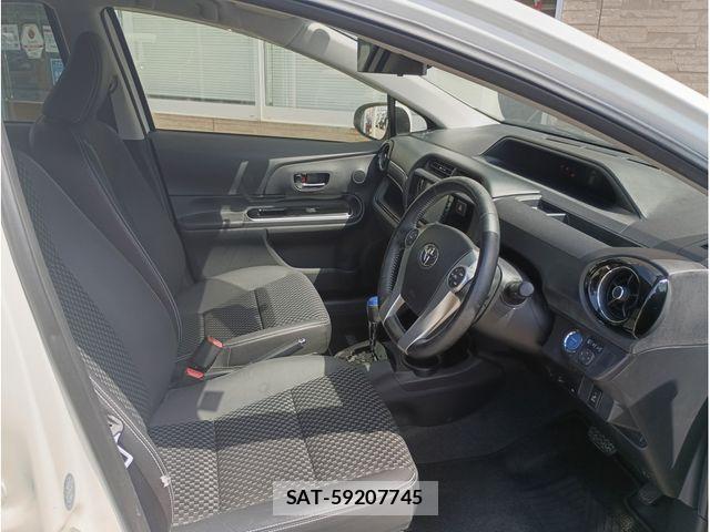 Toyota AQUA 2015-01 8657982-5